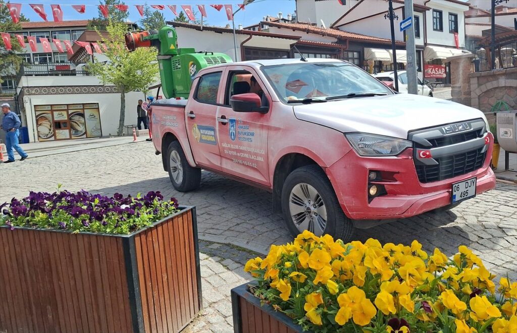 Güdül’de haşereyle mücadele çalışmaları sürüyor