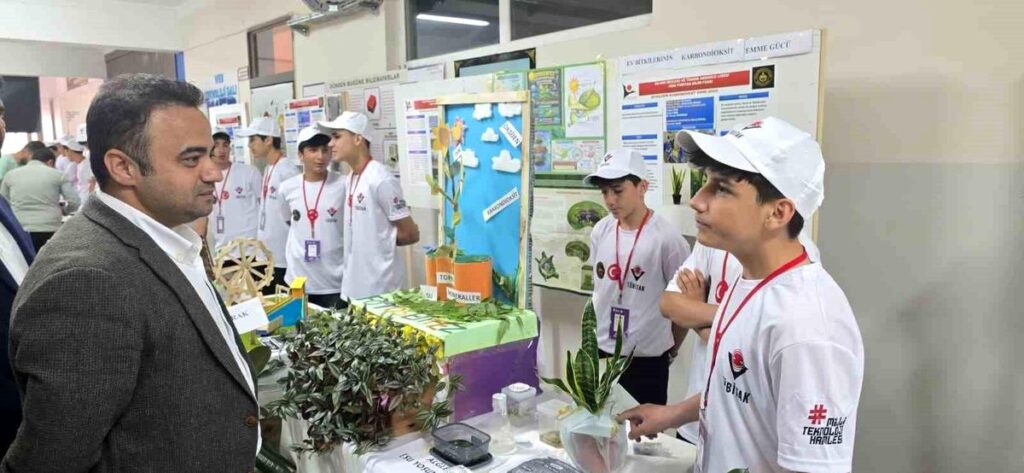 Silvan’da TÜBİTAK 4006 Bilim Fuarı rüzgarı