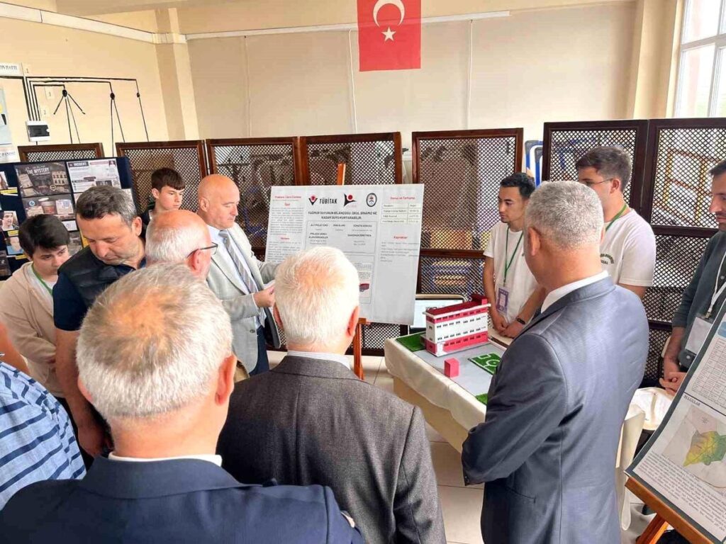 Tekirdağ’da gençler projelerini bilim fuarında sergiledi