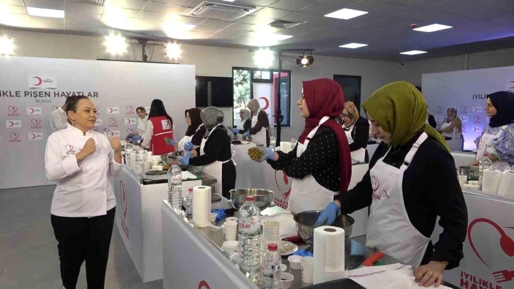 Türk Kızılay’ın “iyilikle pişen hayatlar’ atölyesi Bursa’da kadınlarla buluştu